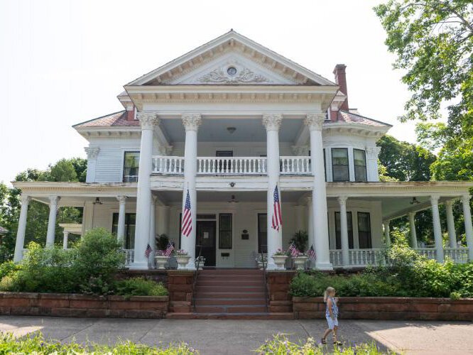 The Laurium Manor Inn